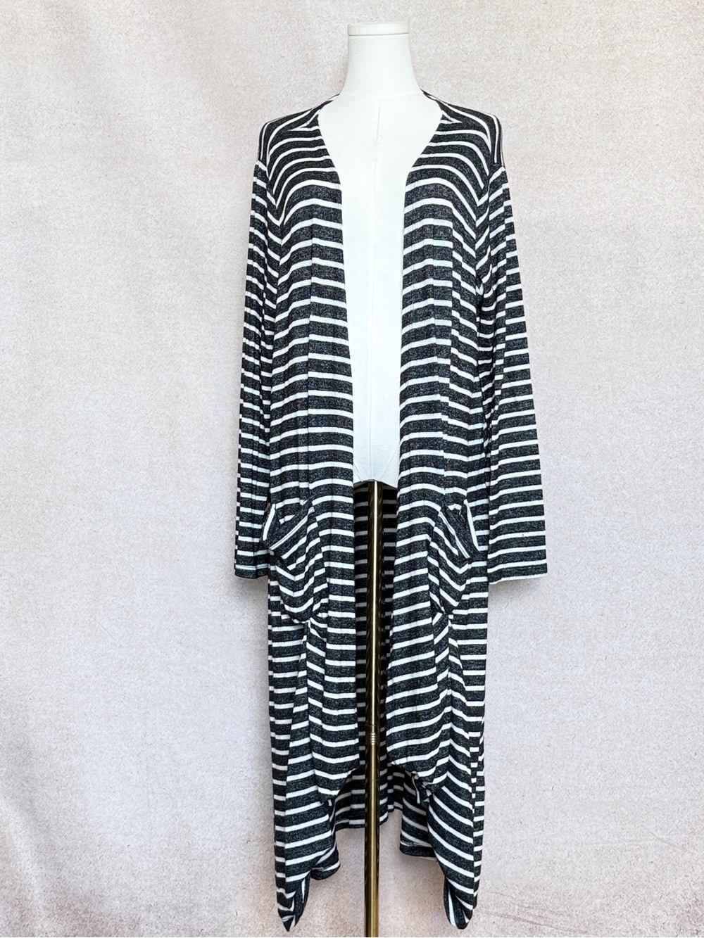 LuLaRoe Black & White Striped Longline Open Silhouette Cardigan with Pockets - Picture 3 of 4